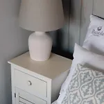 Ubytování v soukromí Busola House *
