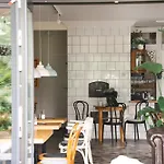 Busola House ホームステイ